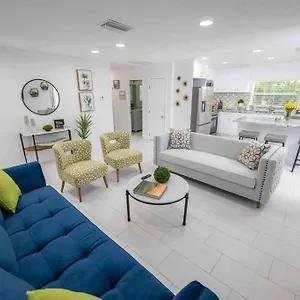  Holiday home Beautiful House, Walking Distance To Stadium