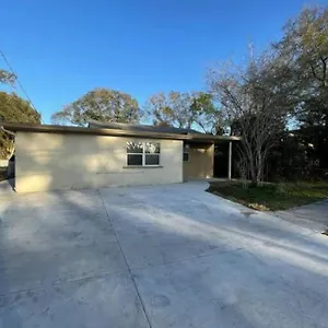  Holiday home Cheerful Minutes From The Airport And Raymond James Stadium!