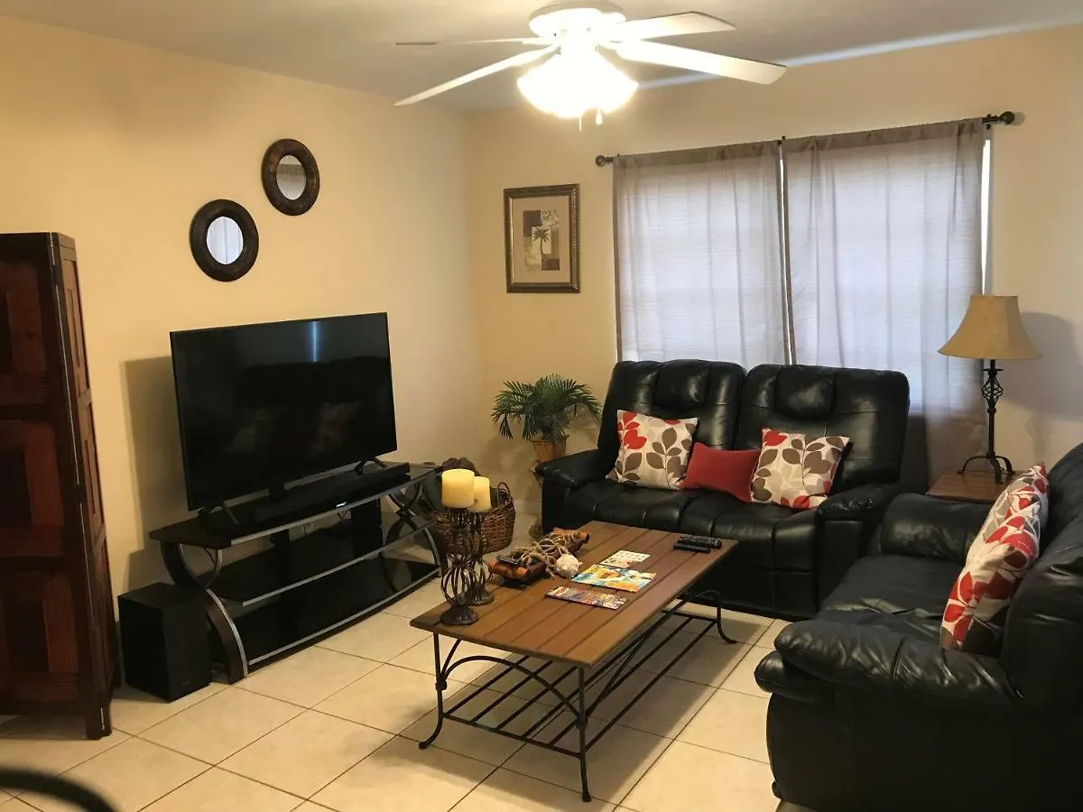 Great Location Near Downtown & Airport Villa Tampa
