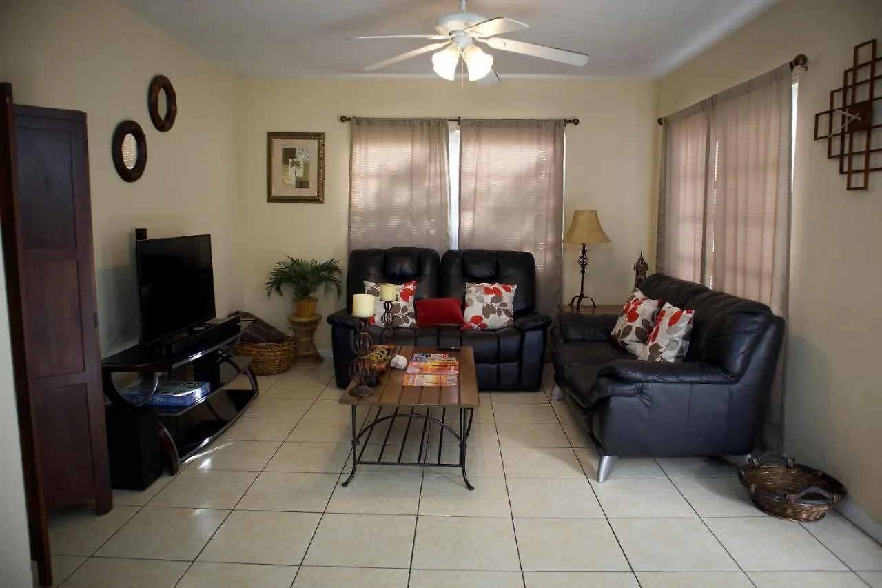 Great Location Near Downtown & Airport Villa Tampa